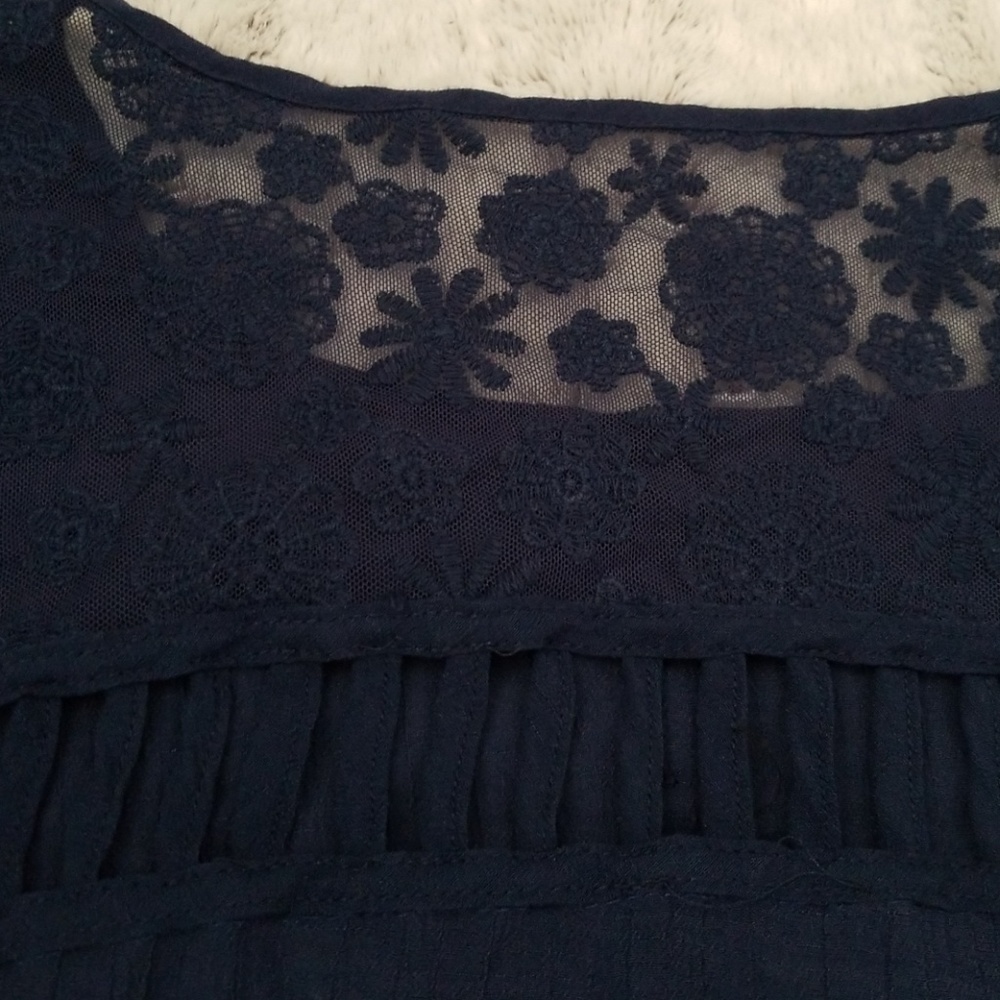 Blue top - Picture 3 of 4